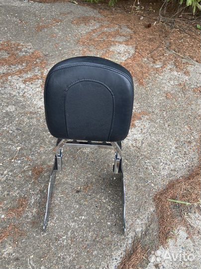 Спинка пасажира с багажником на Harley-Davidson