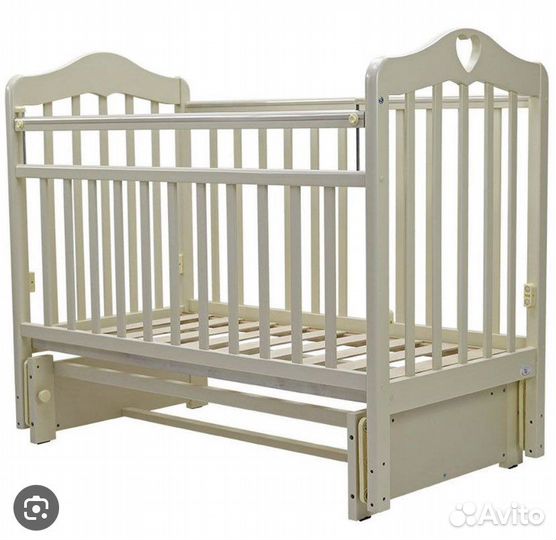 Детская кровать с универсальным маятником