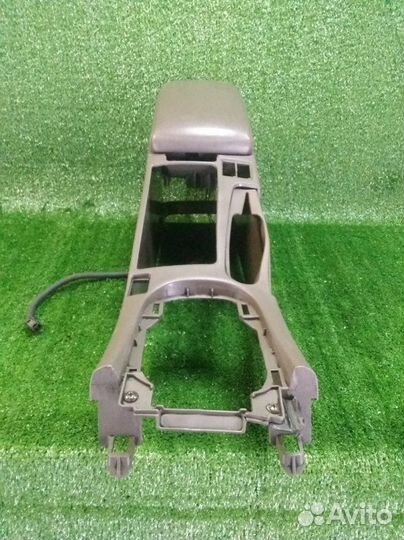 Подлокотник центральная консоль Nissan Maxima A33