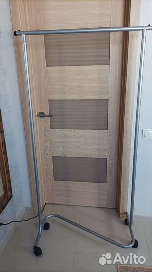 Вешалка напольная на колёсиках