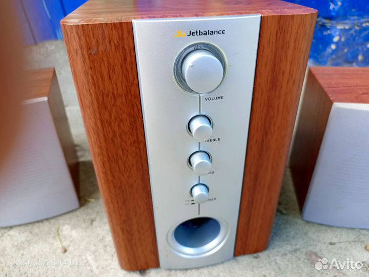 Компьютерные колонки с сабвуфером 2.1