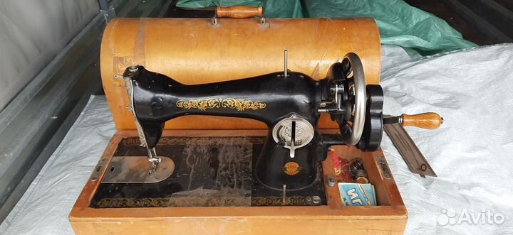 Швейная машинка ручная СССР