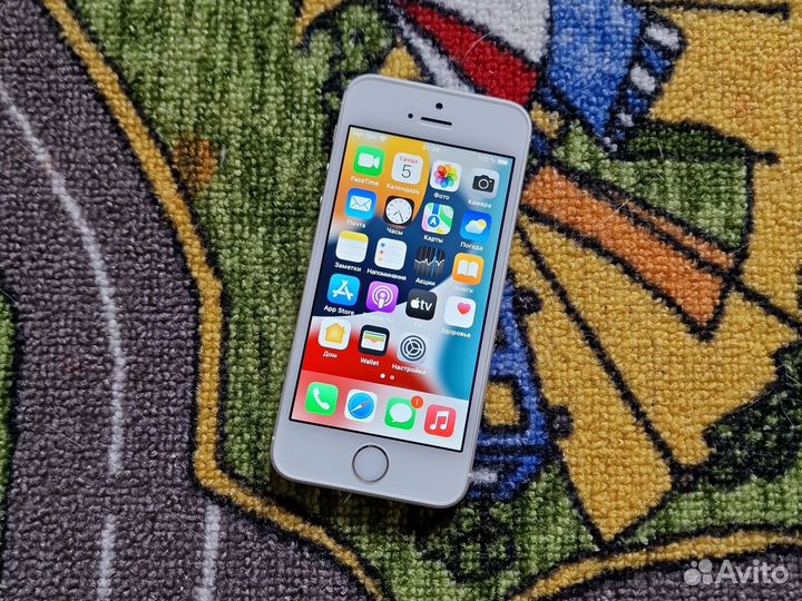 iPhone SE, 32 ГБ