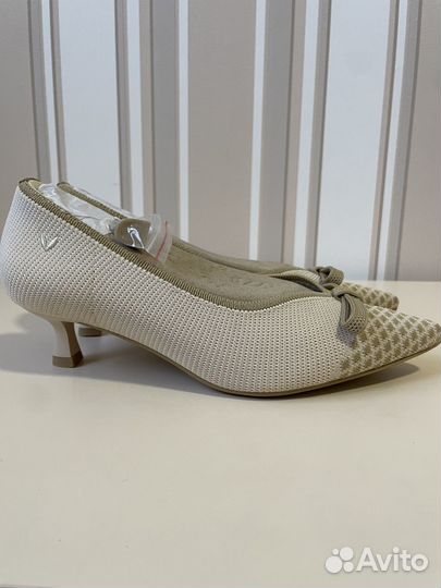 Новые туфли женские Vivaia 36,5 бежевые