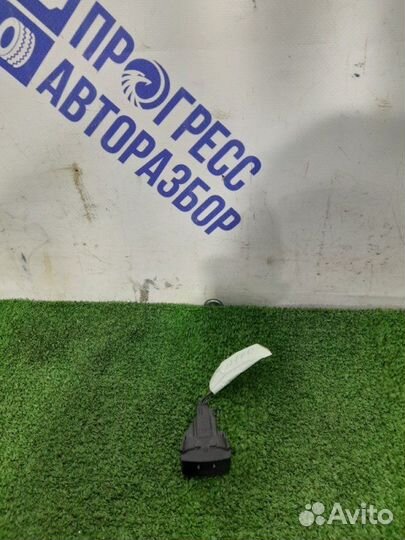 Кнопка стеклоподъемника Ford Mondeo 3 седан 1.8