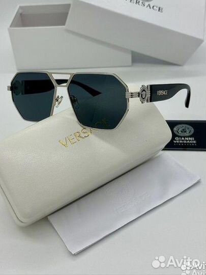 Солнцезащитные очки versace