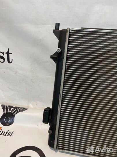 Радиатор охлаждения двигателя Vw Passat B6 3.2