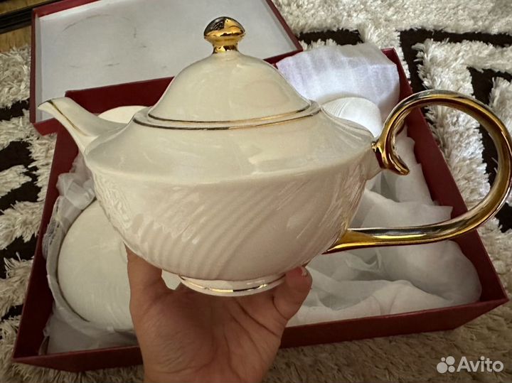 Фарфоровый чайный сервиз