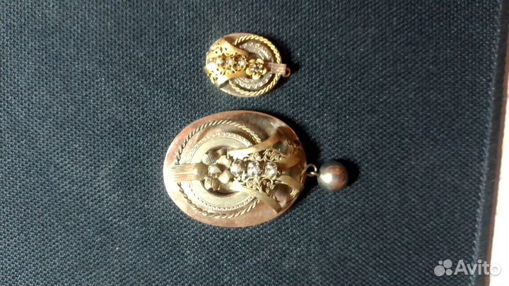Золотая брошь