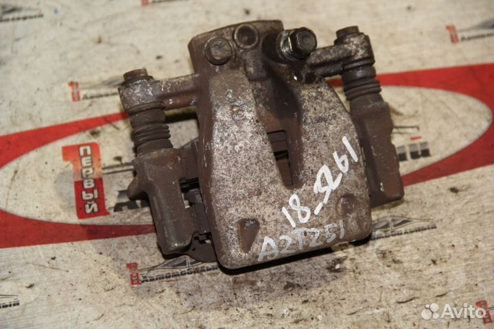 Суппорт зад лево c Toyota Avensis AZT250 1AZ-FSE