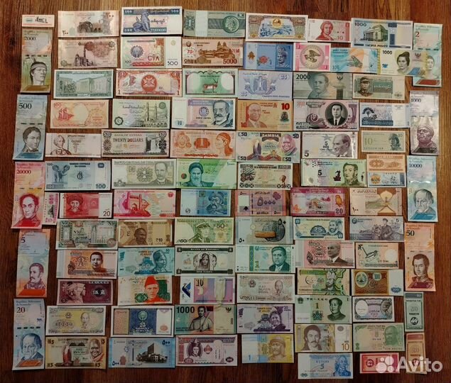 135 иностранных банкнот с разных стран мира