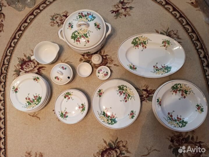 Столовый гарнитур на 33 предмета 