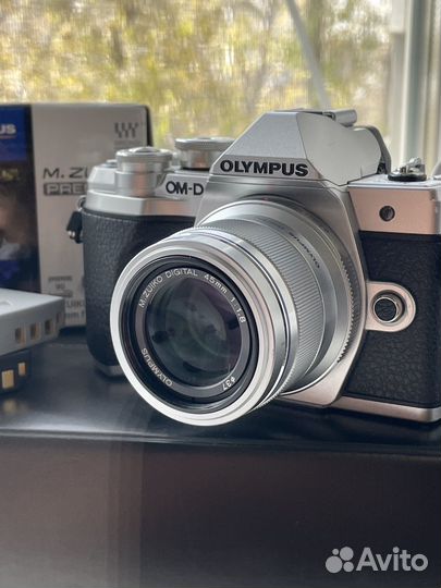 Olympus om d e m10 mark iii с объективом