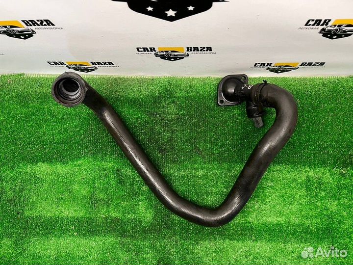 Патрубок системы охлаждения Volkswagen Golf V