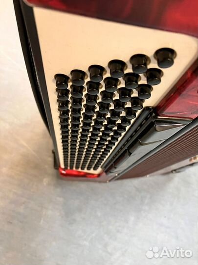 Аккордеон weltmeister consona 4/4