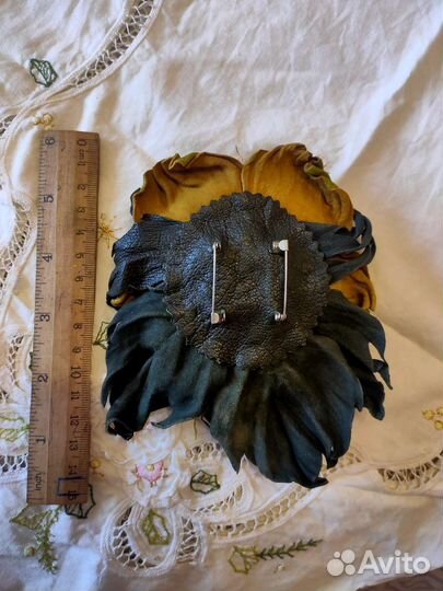 Новая кожаная брошь ручной работы