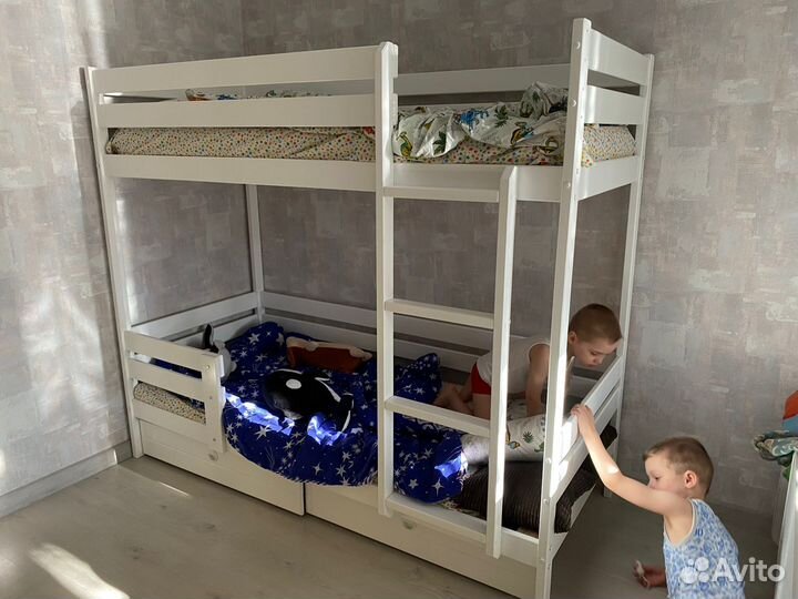 Двухъярусная кровать деревянная