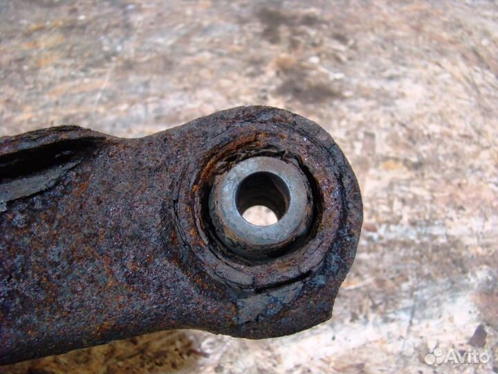 Peugeot 4007 Рычаг задний нижний левый