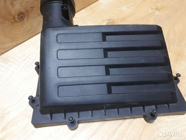 Крышка воздушного фильтра Skoda Octavia (A7) 2