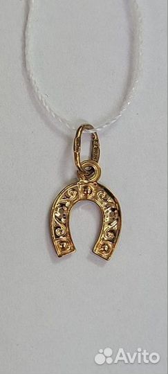 Золотая подвеска с камнем