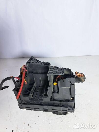 Блок предохранителей VW Passat (B6) 2005-2010