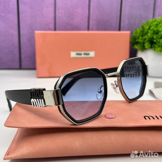 Солнцезащитные очки Miu Miu