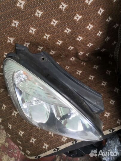 Фара правая Kia Carens 2006-2012 Англия