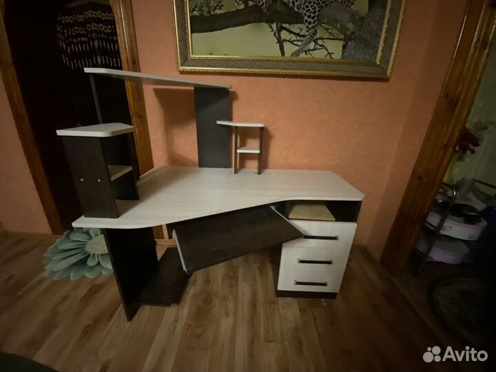 Компьютерный стол