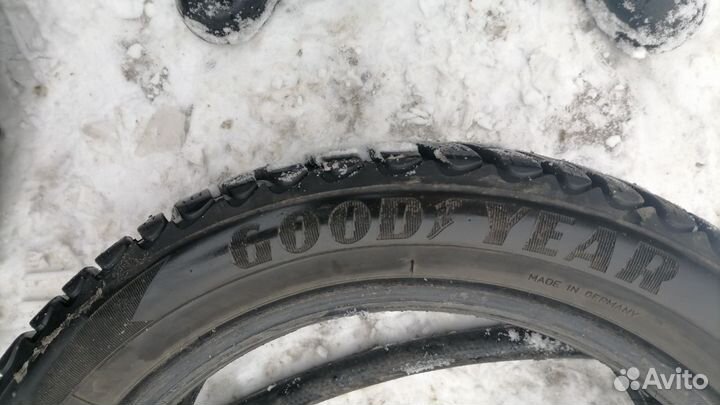 Goodyear Ultra Grip Ice Arctic 2 215/50 R17 203ZR
