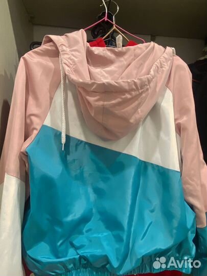 Ветровка женская