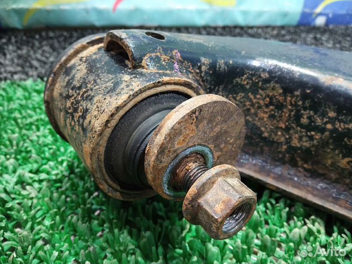 Обшивка задней панели верхняя Toyota Hilux