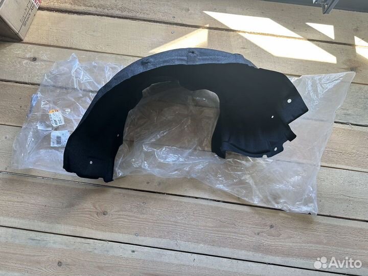 Подкрылок задний левый Toyota Corolla E150