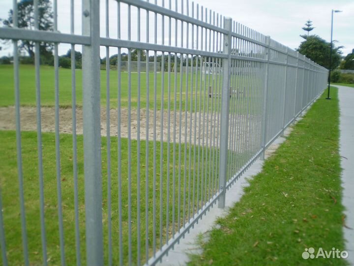 Металлический секционный забор Бологое