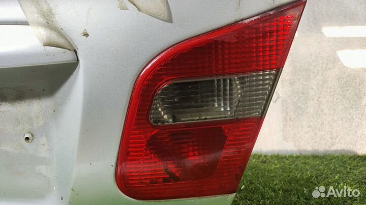 Фонарь задний правый внутренний Mitsubishi Carisma