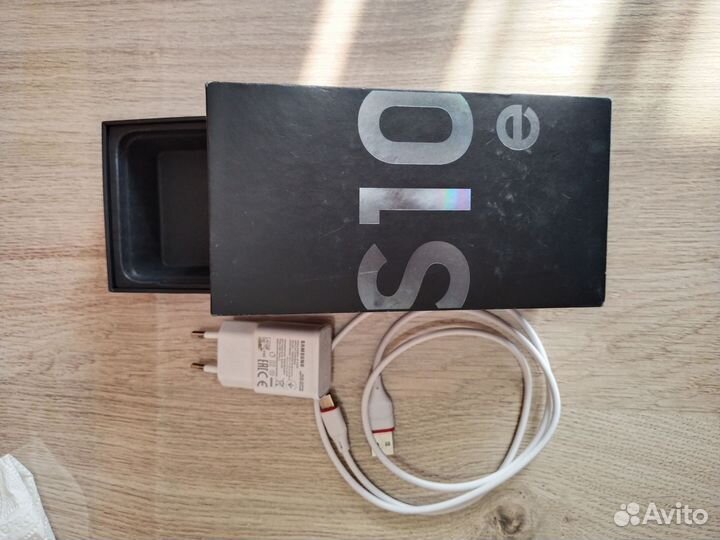 Samsung Galaxy S10e, 6/128 ГБ