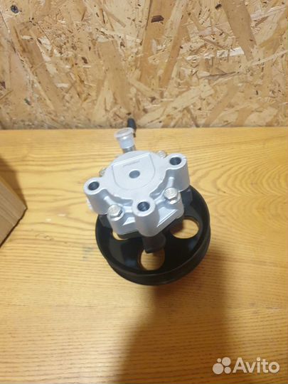 Насос гидроусилителя Toyota Land Cruiser 100 98-02