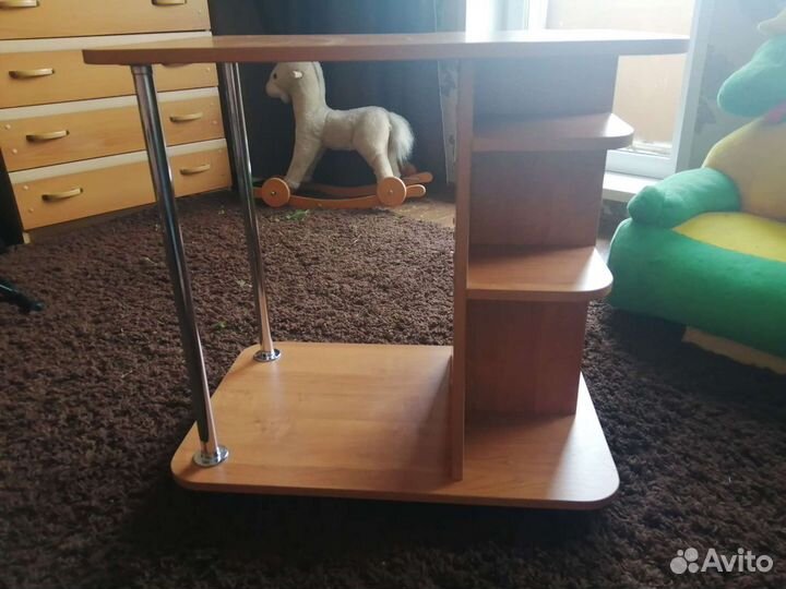 Журнальный столик на колесах