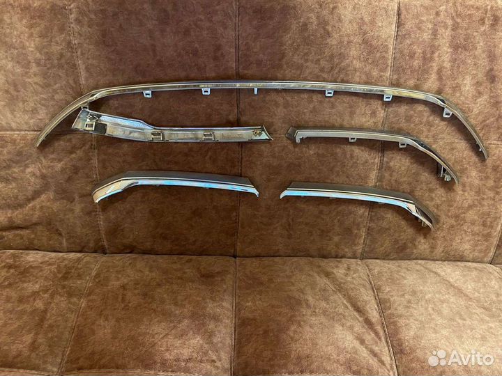 Комплект накладок на решетку радиатора Toyota