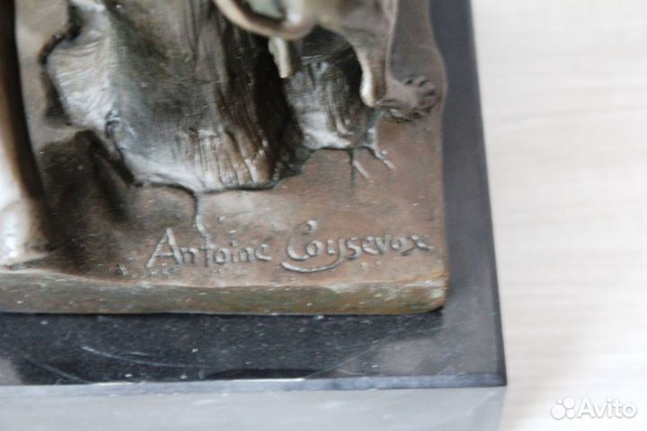 Статуэтка Диана Бургундская с собакой