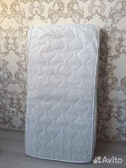 Матрас и наматрасник детский