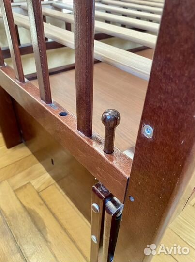 Детская кроватка с продольным маятником с матрасом