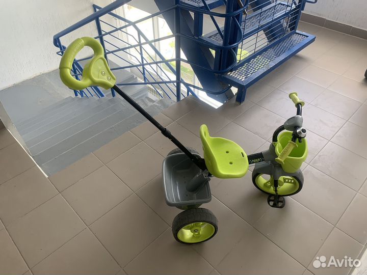 Детский велосипед с ручкой