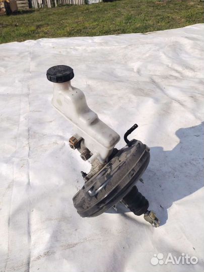 Главный тормозной цилиндр с вакуумным усилителем