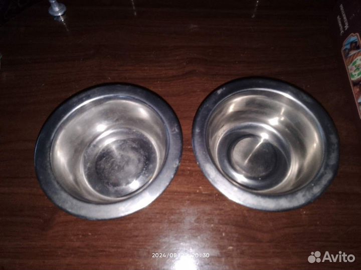 Лежанка для собаки и мисочки