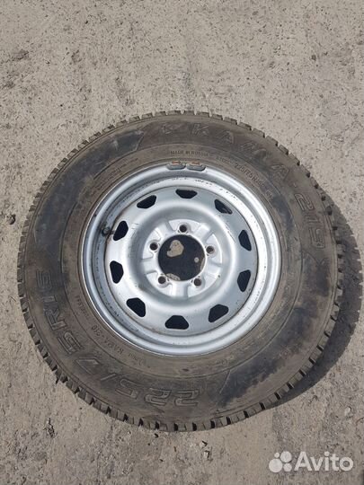 Шина новая с диском на УАЗ