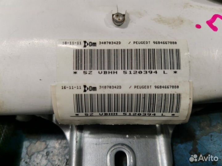 Шторка безопасности левая Peugeot 3008