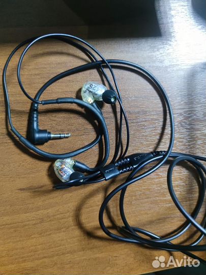 Наушники Shure se425 полный комплект один наушник