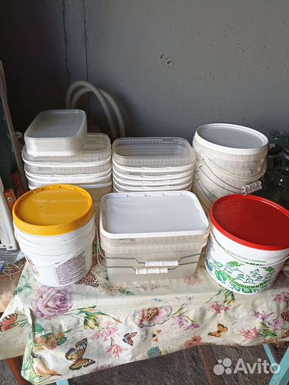 Пластиковые вёдра и контейнеры