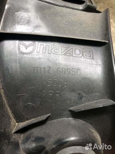 Обшивка двери багажника Мазда Сх9 CX9