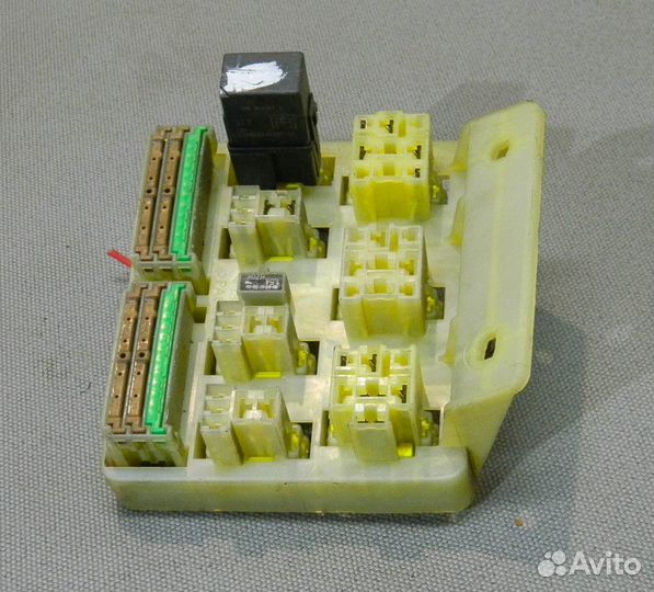 Блок реле Mitsubishi Carisma